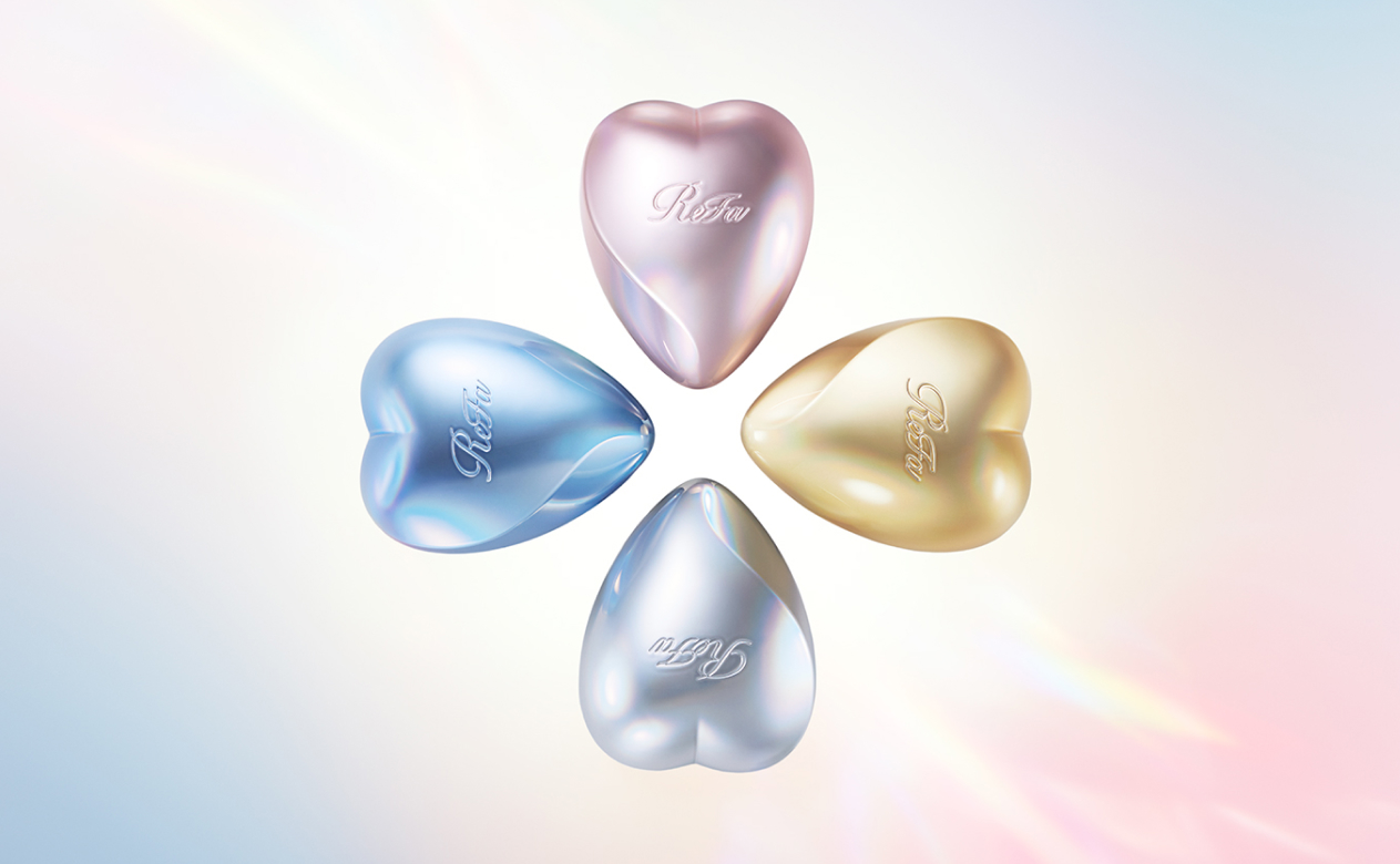 写真：ReFa HEART BRUSH mini silky（リファハートブラシ ミニ シルキー）