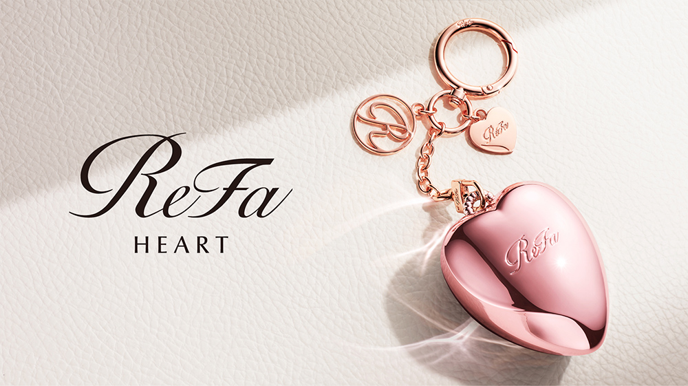 バッグで揺れる、私だけのハートのお守り。心も弾む小さなツヤメイクブラシ。「ReFa HEART BRUSH charm（リファハートブラシチャーム）」2026年5月下旬Club Airaにて発売 