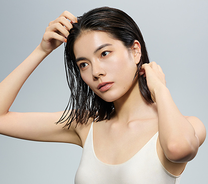 ReFa LOCK BALM让发丝湿润有型，定格完美湿发造型